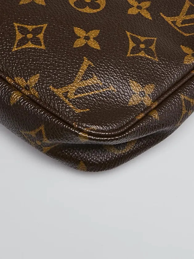 Monogram-Clutch aus Canvas