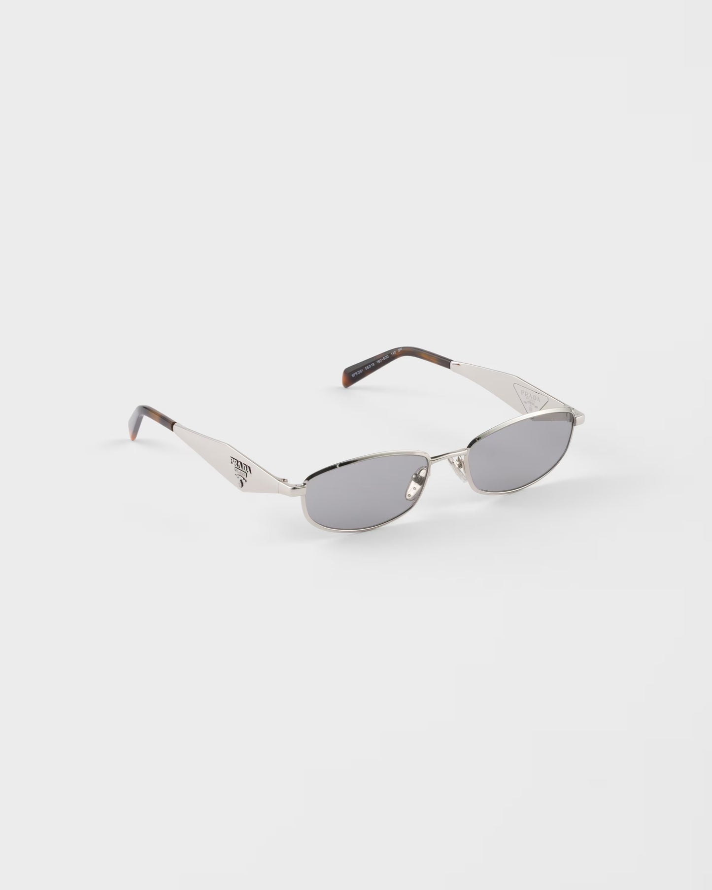Ovale Sonnenbrille aus silberfarbenem Acetat mit grauen Gläsern