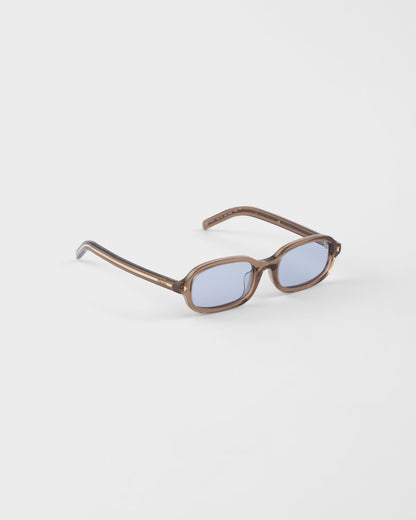 Sunglasses with iconic metal plaque and Crystal Ultraviolet lenses