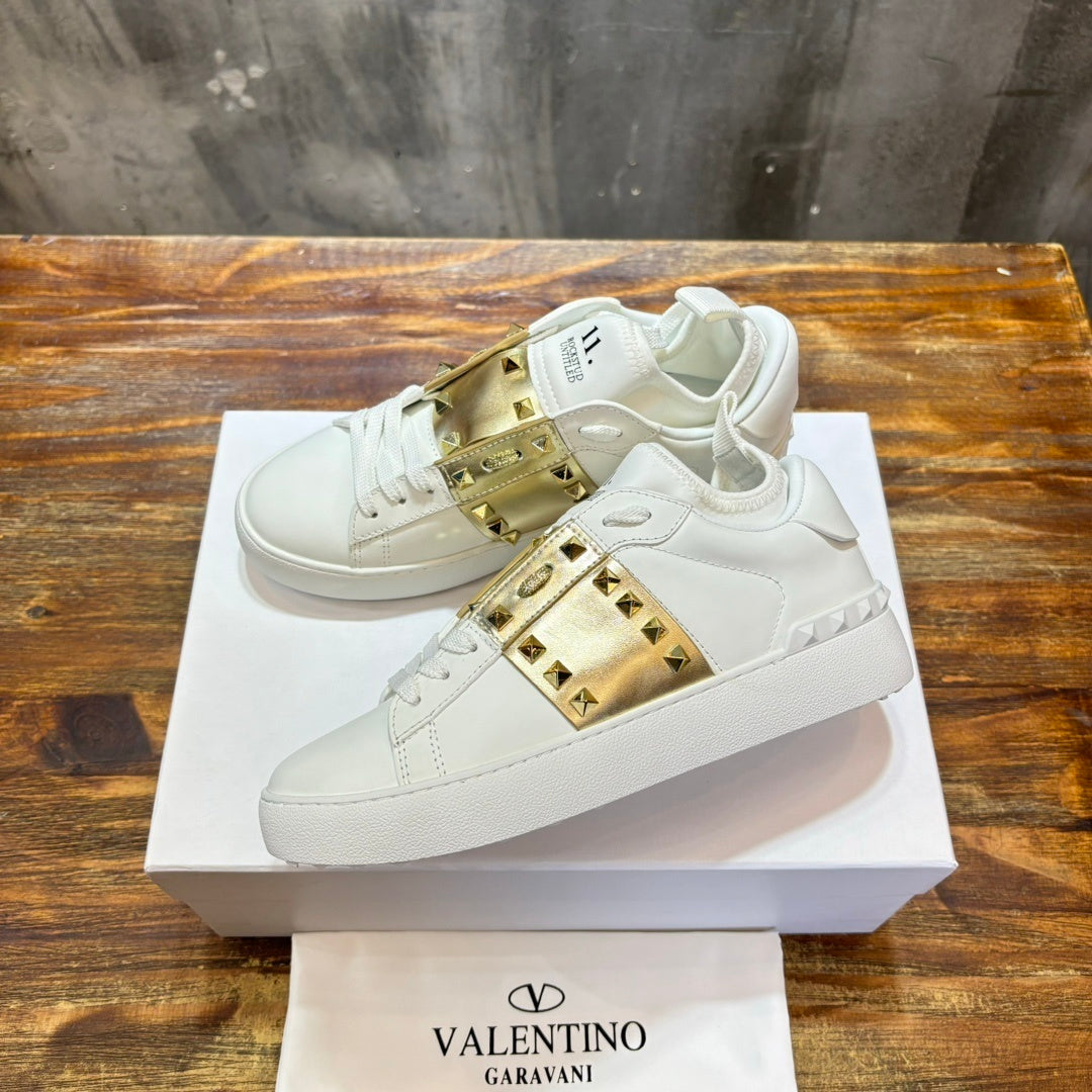 VLTN Rockstud Open Sneaker aus Leder Weiß/Gold