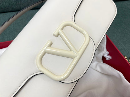 Locò Schultertasche aus Kalbsleder Weiß