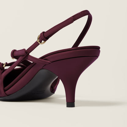 Slingback-Pumps aus Lackleder mit Schnallen in Bordeaux