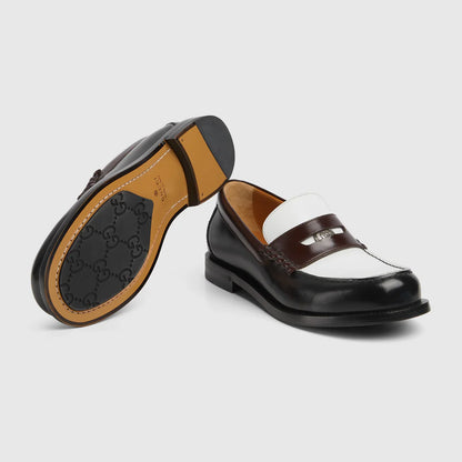 Herren-Mokassin mit abnehmbarem Detail aus schwarzem und weißem Leder