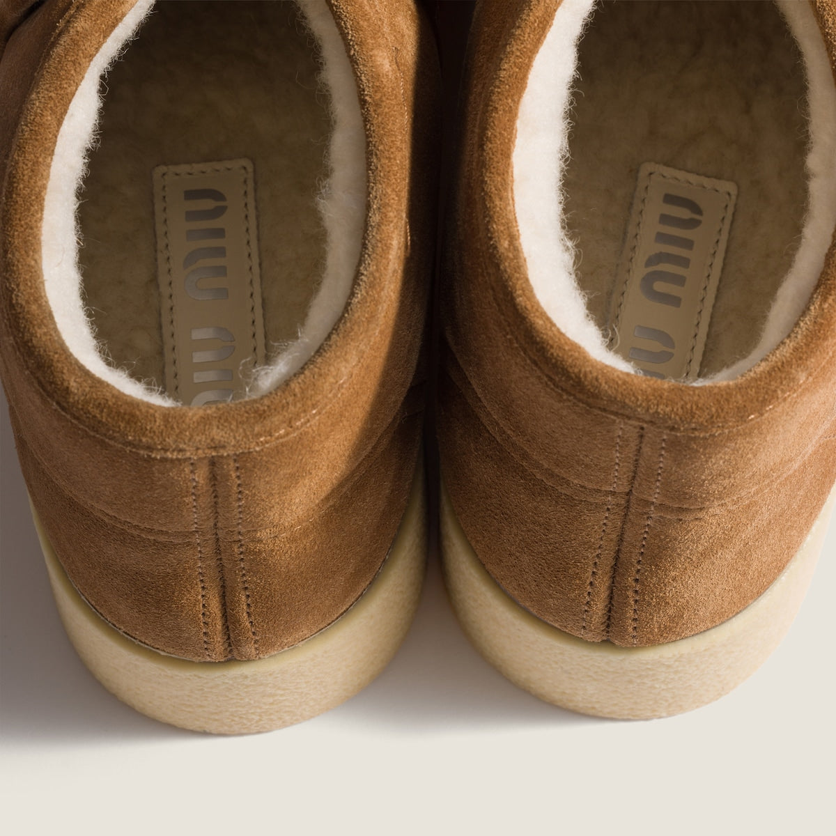 Stiefeletten aus Wildleder und Lammfell in Zimt