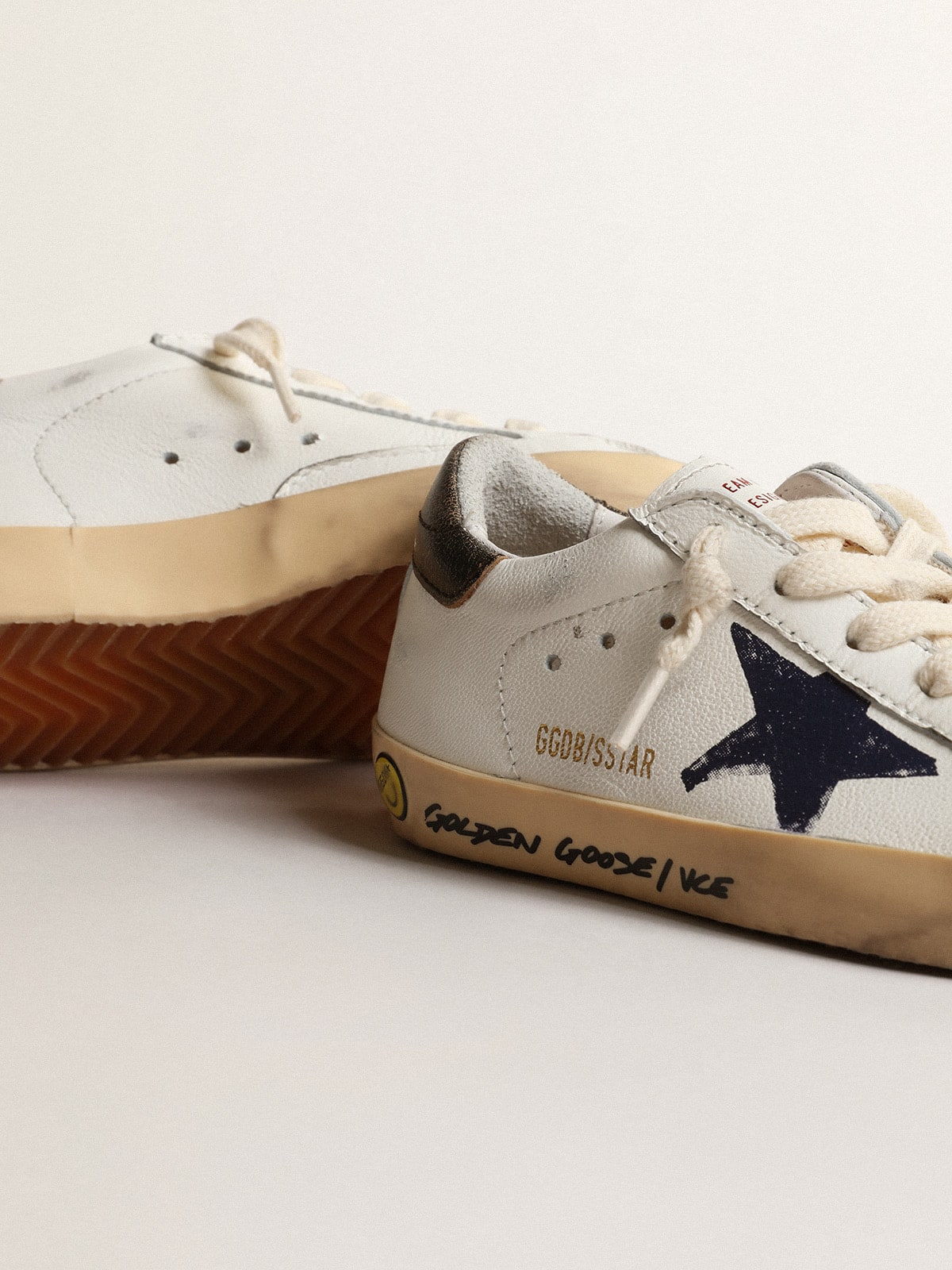 Super-Star Young in nappa leather with printed star and black heel