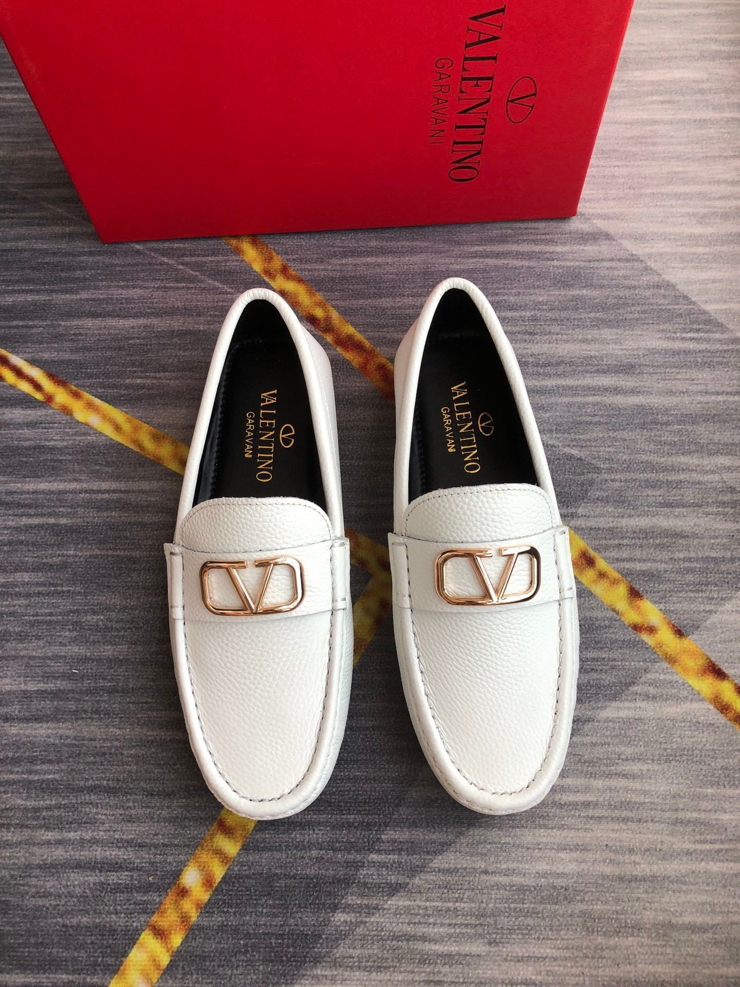 VLogo Signature Driving Shoes in white leather