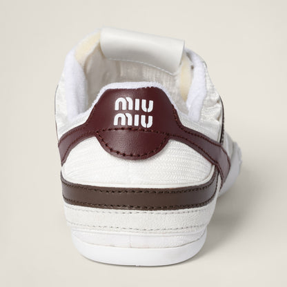 Sneakers Gymnasium aus technischem Stoff und Wildleder in Weiß/Amaranth