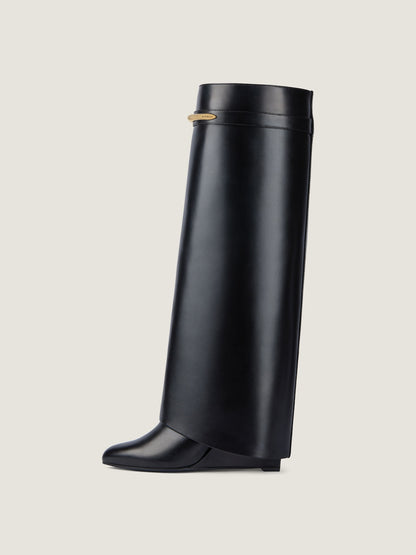 Shark boots in black leather