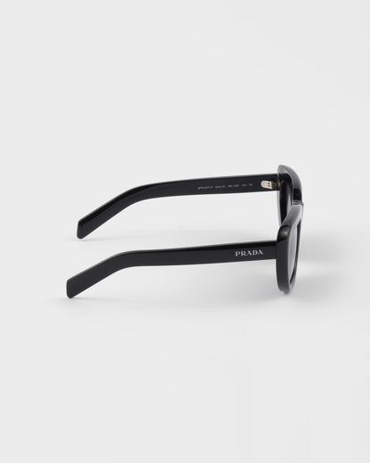 Rechteckige Sonnenbrille aus schwarzem Acetat mit schieferfarbenen Gläsern