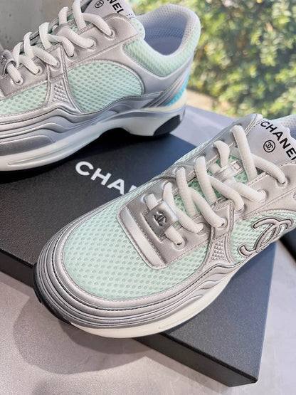 Sneaker aus Netz-Wildleder in Mint