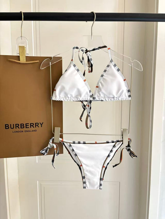 Weißer Bikini mit Check-Besatz