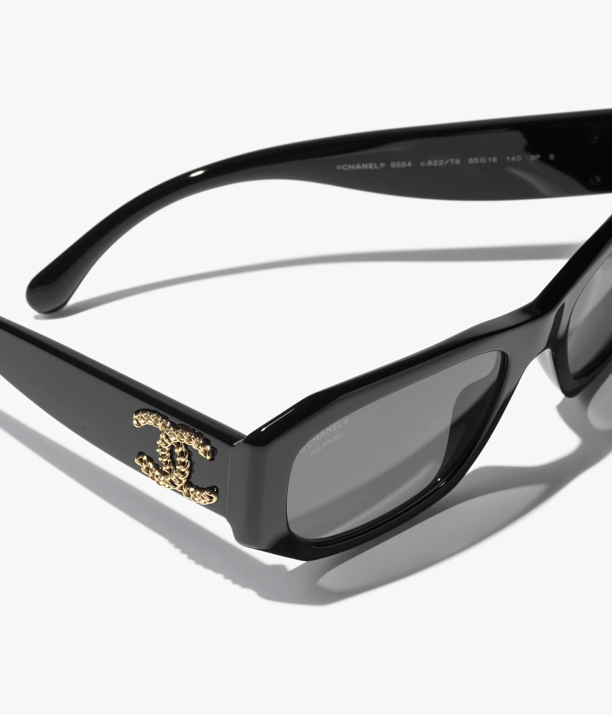 Rechteckige Sonnenbrille aus Acetat mit schwarzen und grauen Gläsern