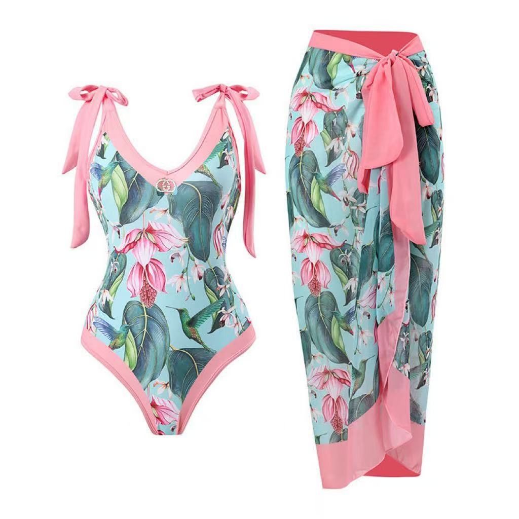 Badeanzug und Sarong mit Kolibri-Blumenprint