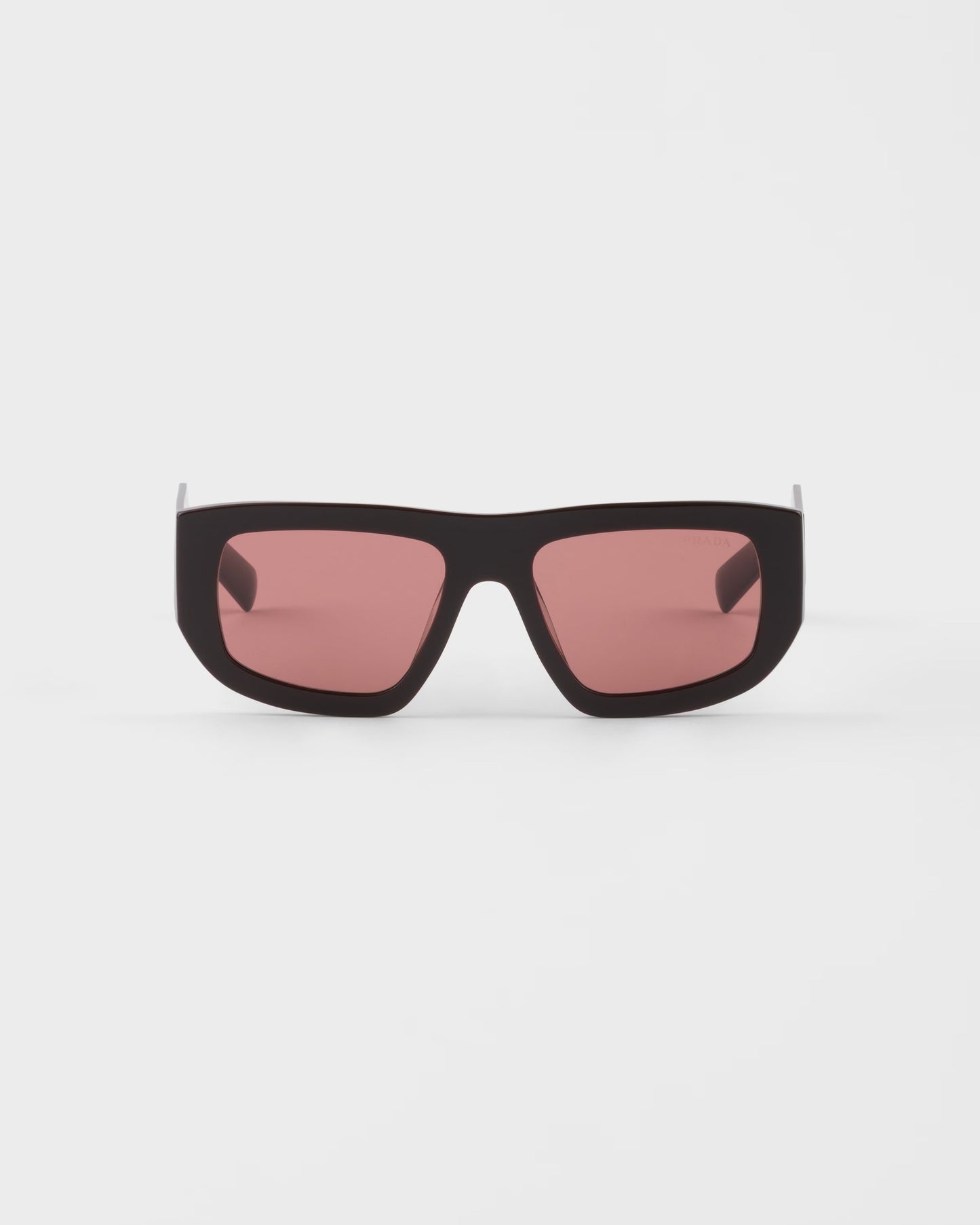 Sonnenbrille mit Dreieckslogo und zigarrenfarbenen Gläsern