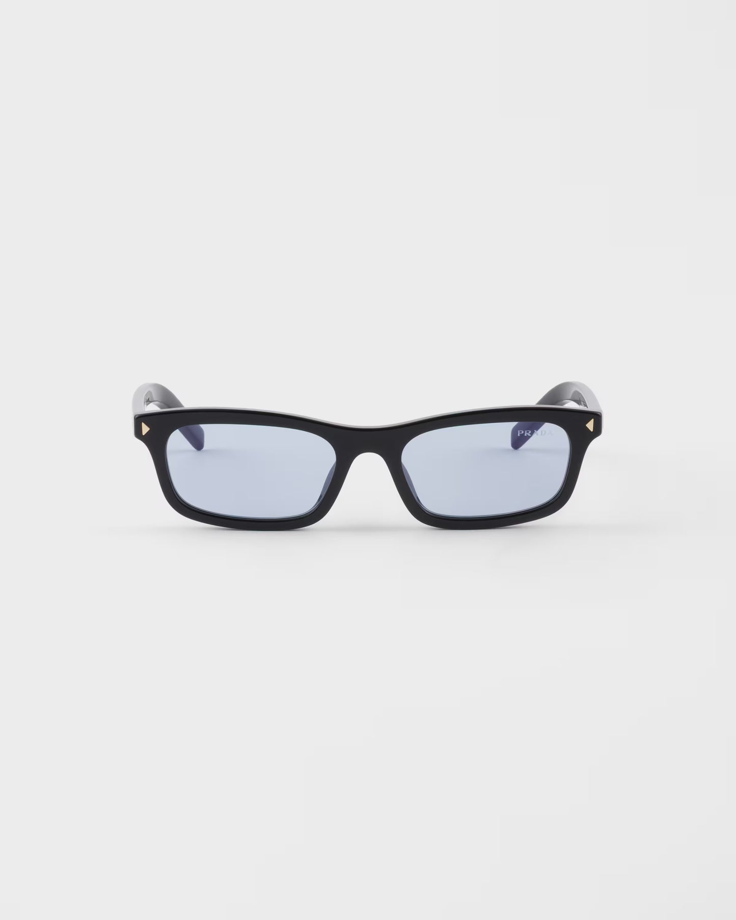 Sunglasses with iconic black acetate plaque