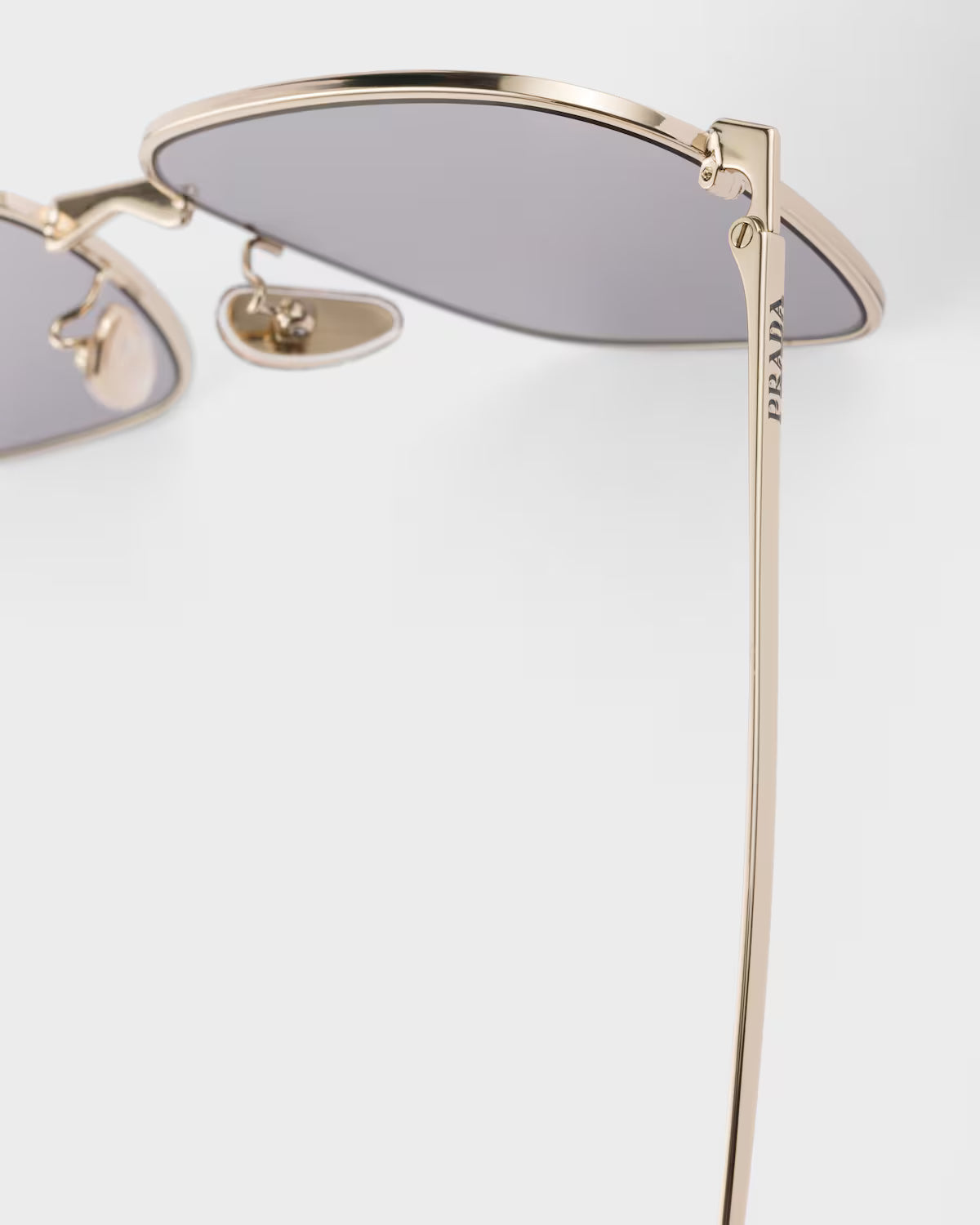 Sonnenbrille PP mit grauen Gläsern