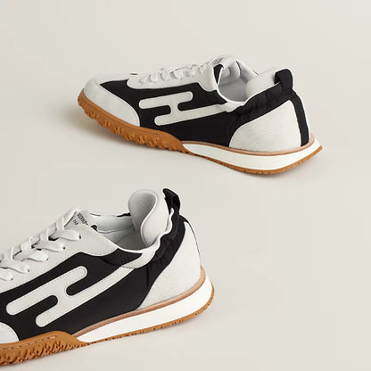 Jet Sneakers Black / White