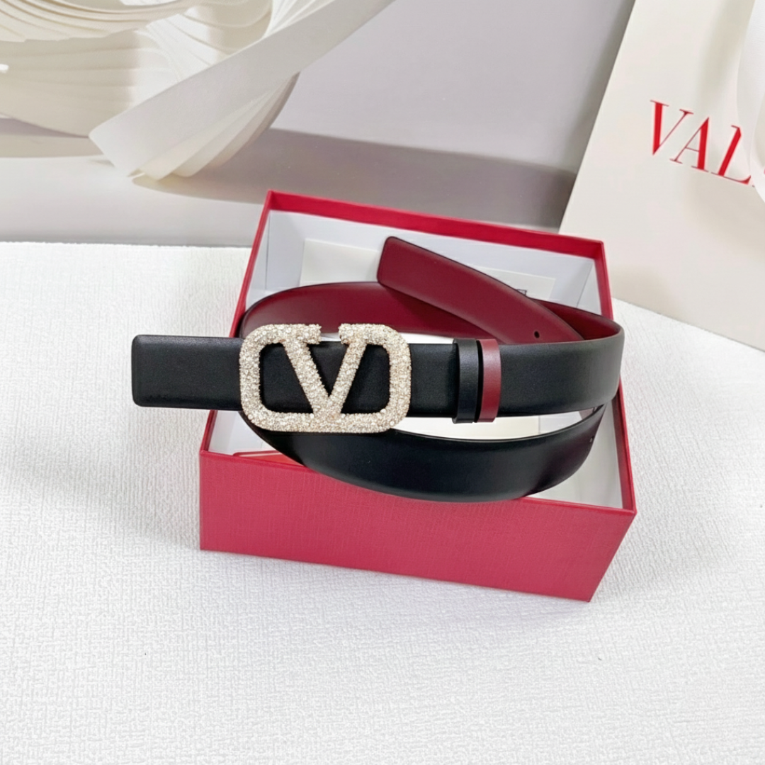 Reversible VLogo Signature belt in black, made of glossy calfskin with crystals