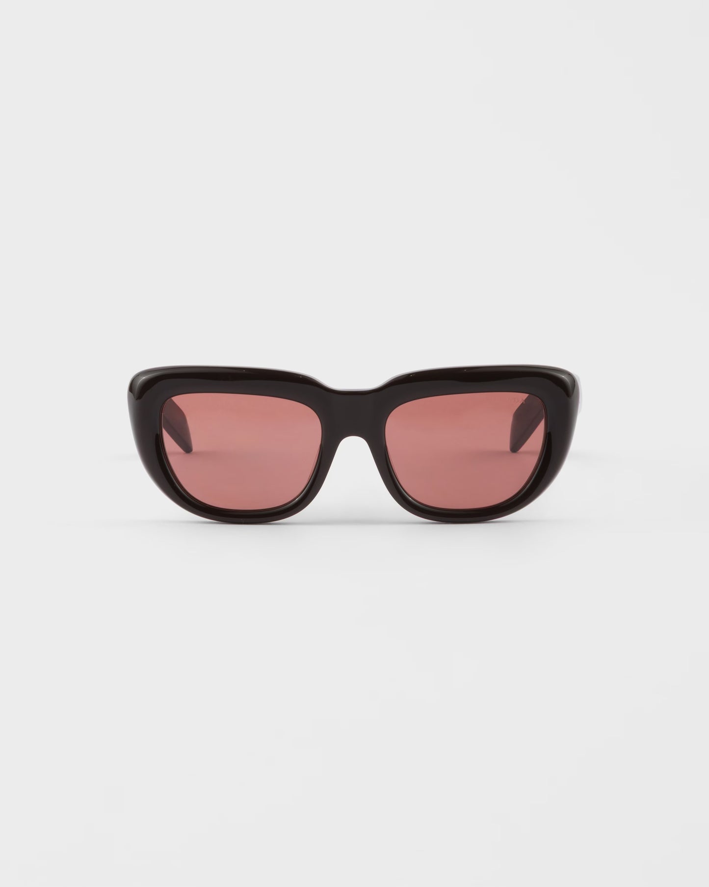 Rechteckige Sonnenbrille aus schwarzem Acetat mit zigarrenfarbenen Gläsern