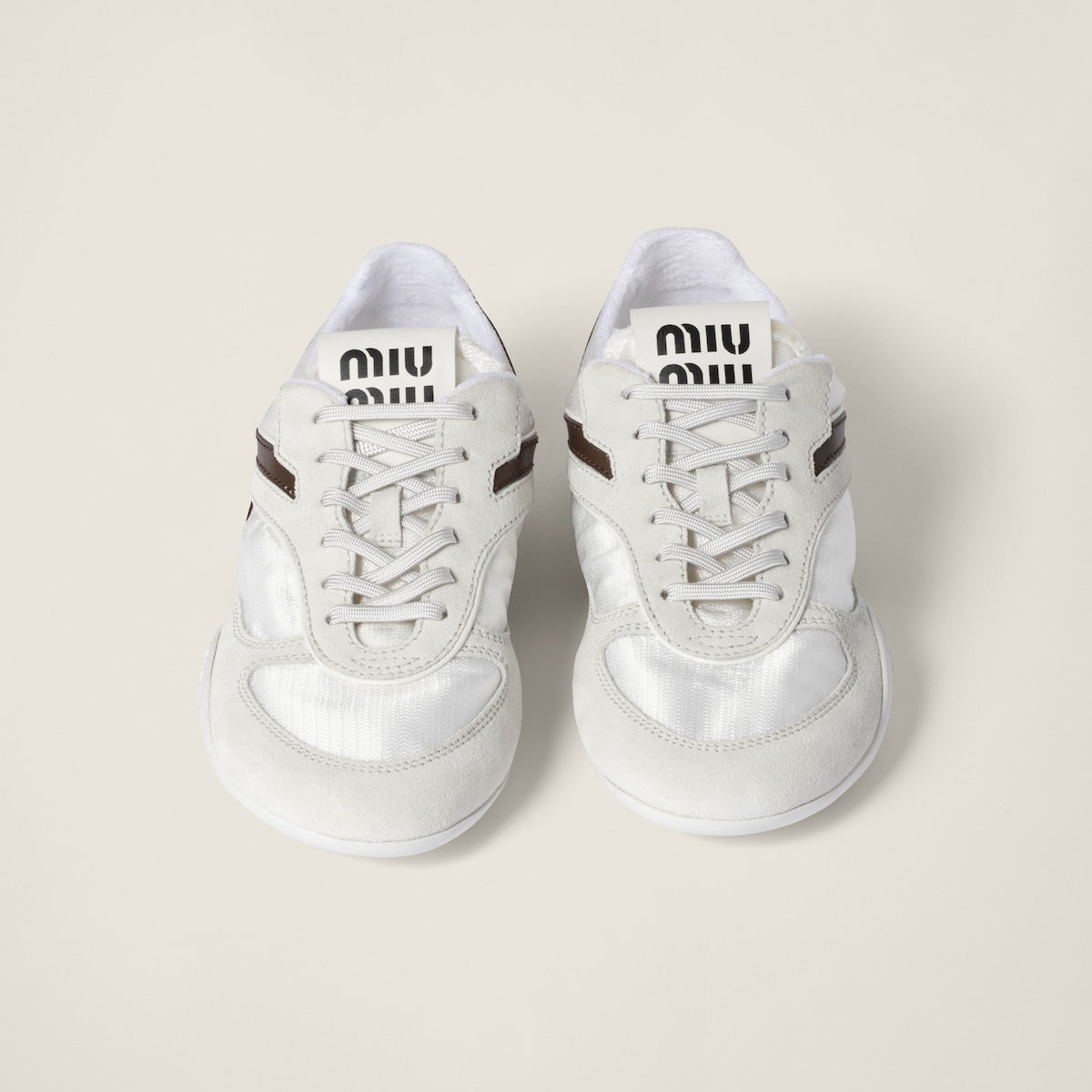 Sneakers Gymnasium aus technischem Stoff und Wildleder in Weiß/Amaranth