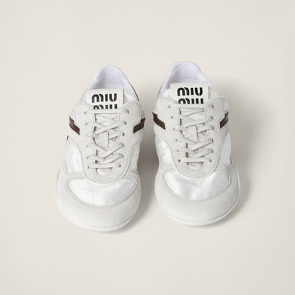 Sneakers Gymnasium aus technischem Stoff und Wildleder in Weiß/Amaranth