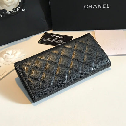 Classic folding wallet made of black quilted leather