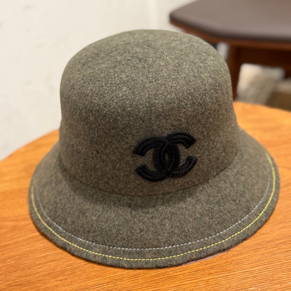 Bucket hat made from a cashmere/wool blend