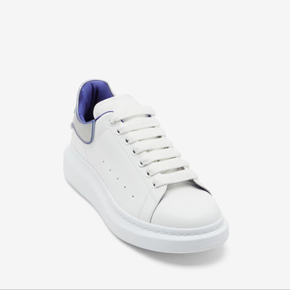 Oversized in white and blue utopia