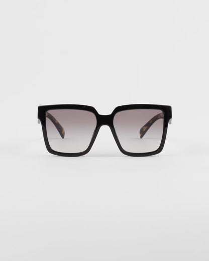 Sonnenbrille mit Logo und anthrazitfarbenen Verlaufsgläsern