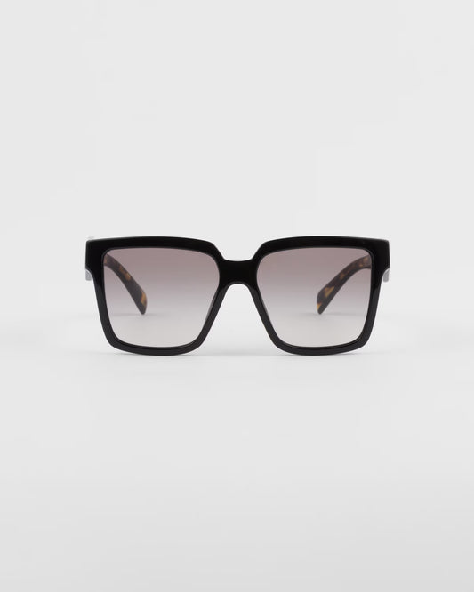 Sunglasses with logo and anthracite gradient lenses