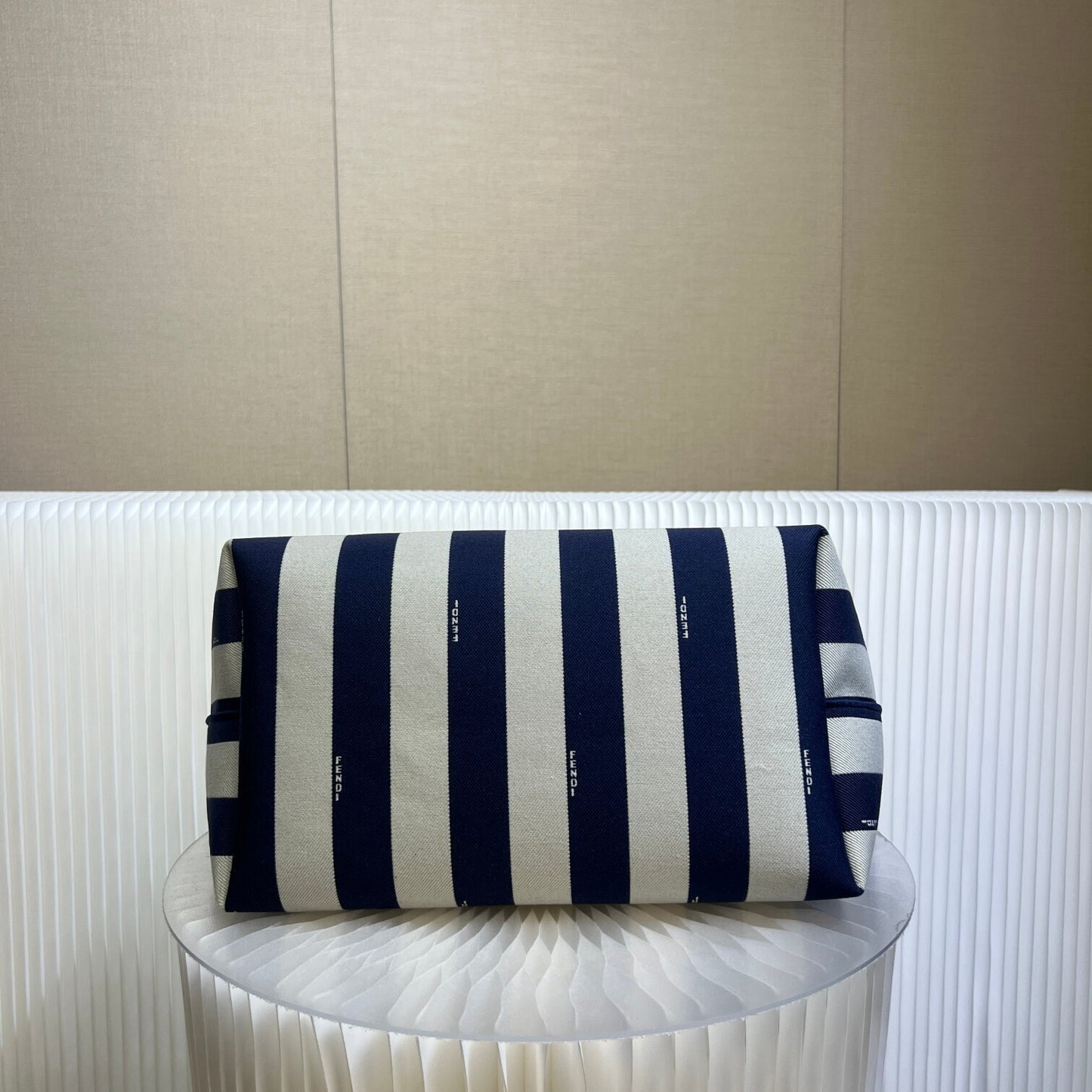 Large Roll Reversible Shopper aus Pequin-Streifen- und Mitternachtsblauem FF-Stoff