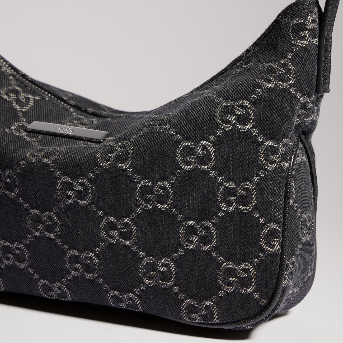 Kleine Lady Lunetta Schultertasche aus schwarzer GG Denim