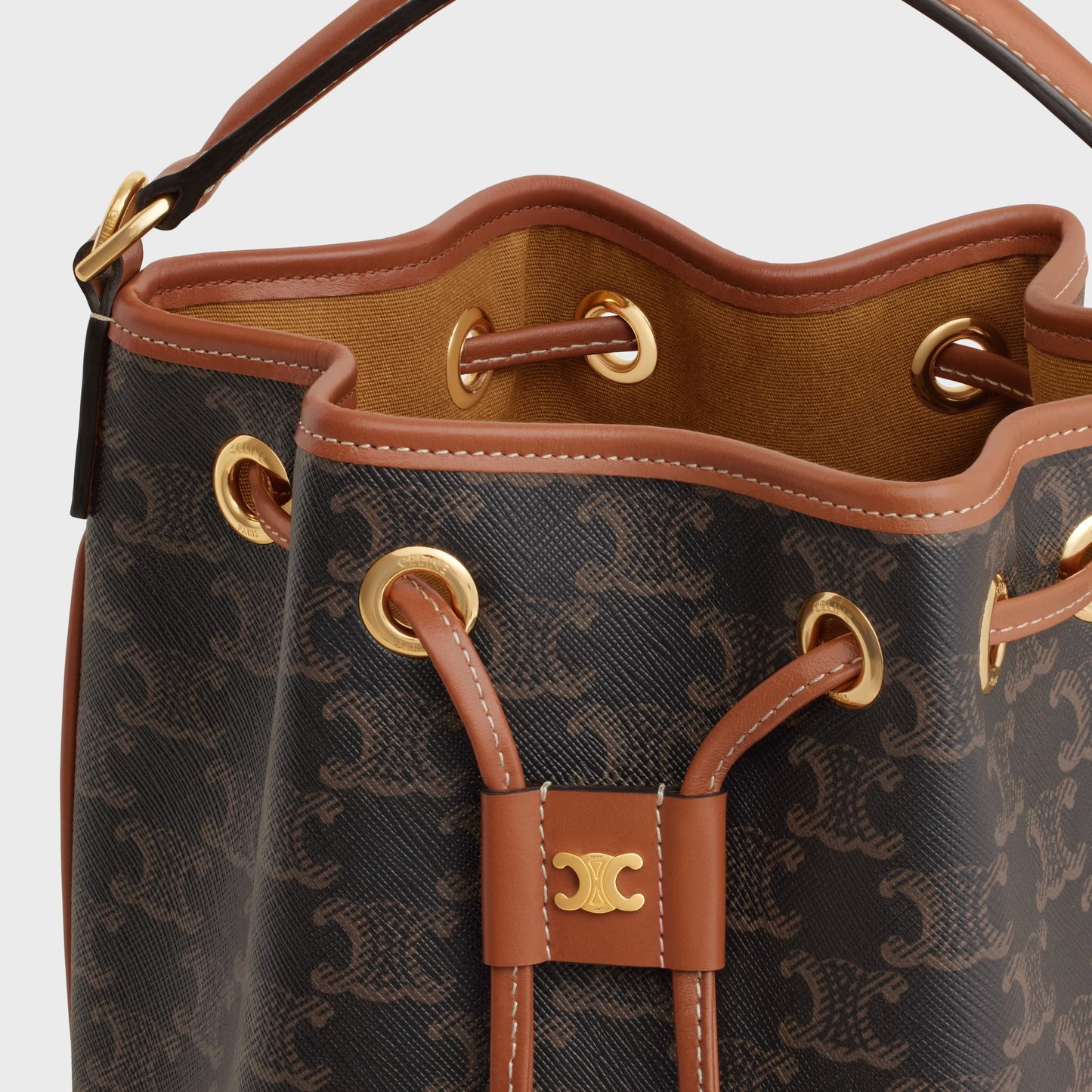 Clara Tasche aus Triomphe-Canvas und Kalbsleder in Cognac