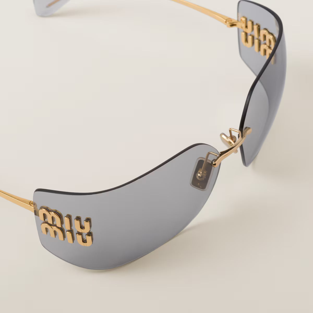 Sonnenbrille Aube mit Hellgraue Gläser große Ausführung
