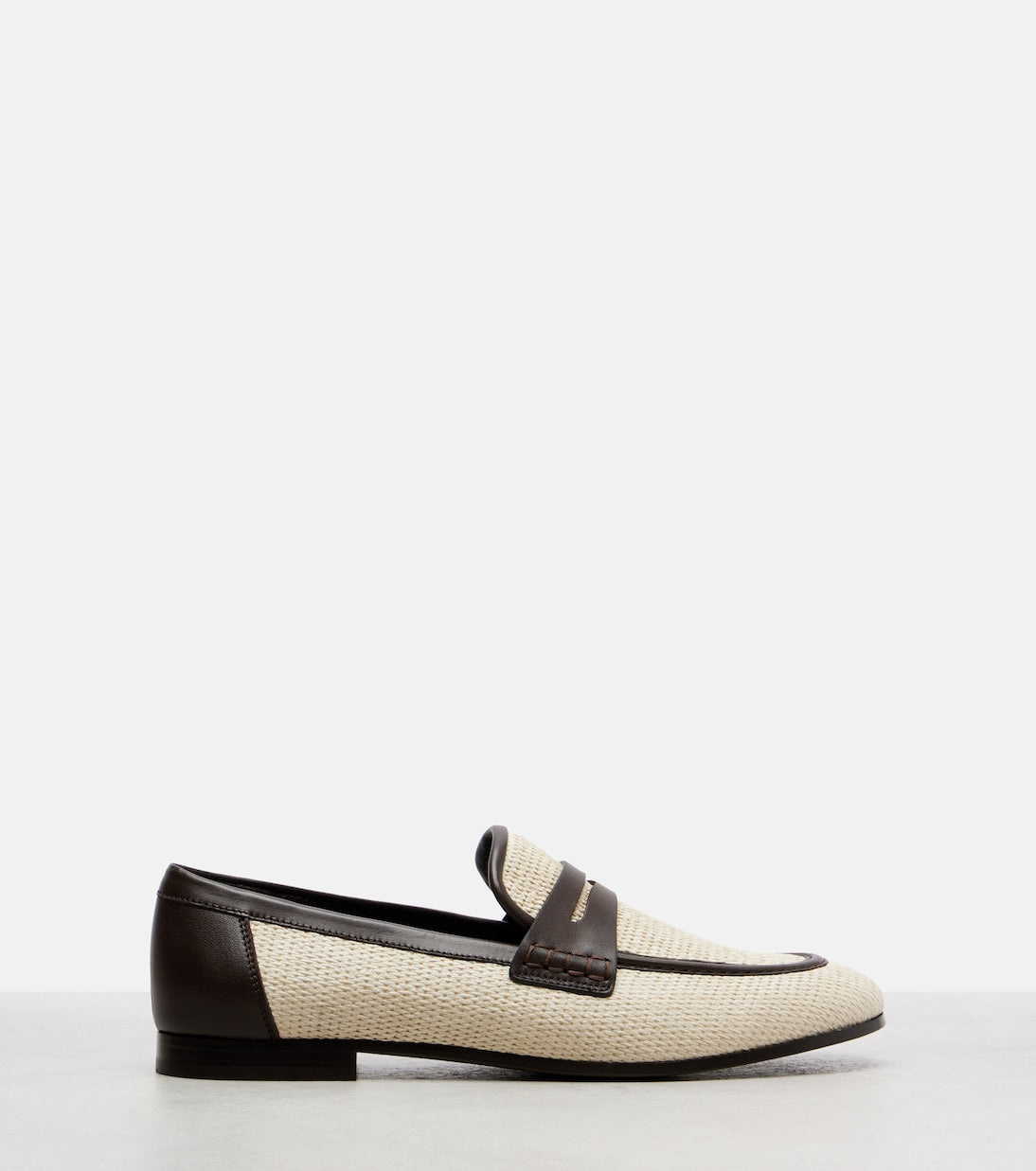Braided leather loafers with leather details Beige/Black