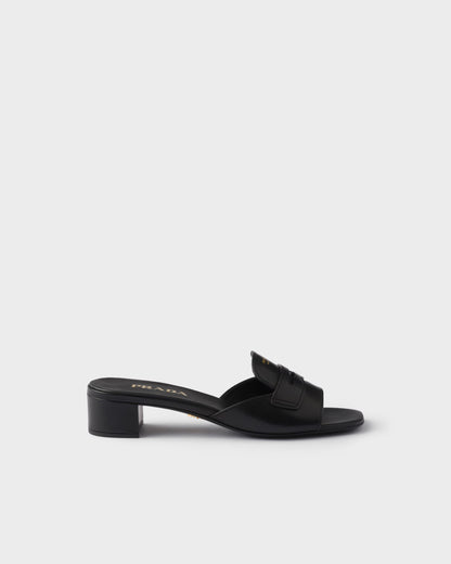 Slider-Sandalen mit niedrigem Absatz aus schwarzem Leder