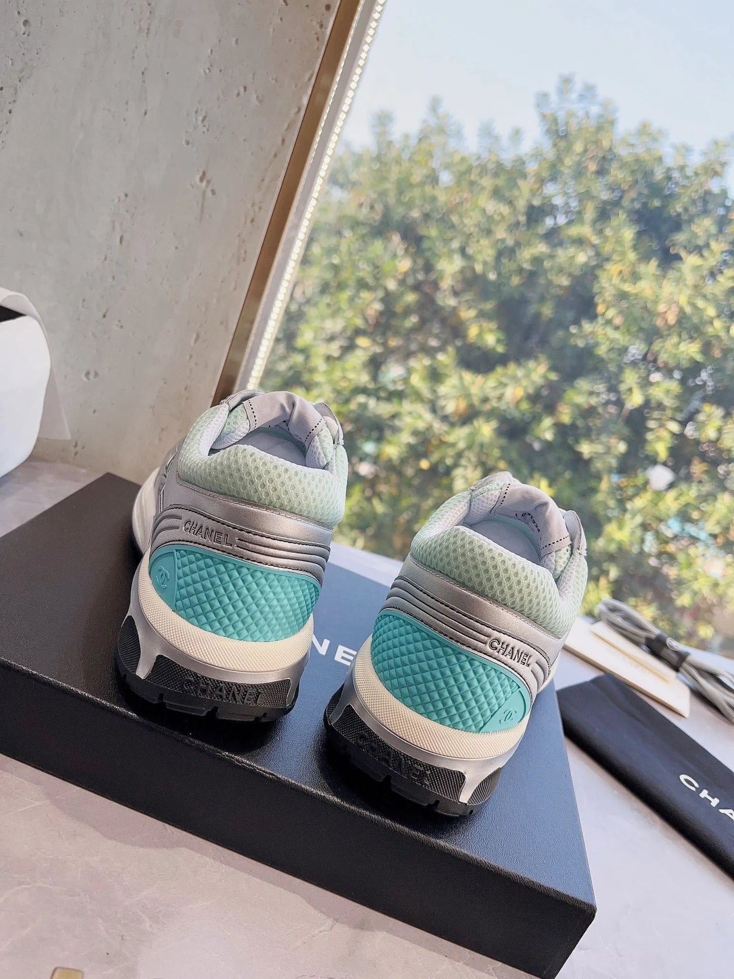 Sneaker aus Netz-Wildleder in Mint