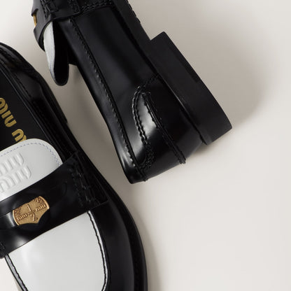 Loafer aus Leder in Schwarz/Weiß