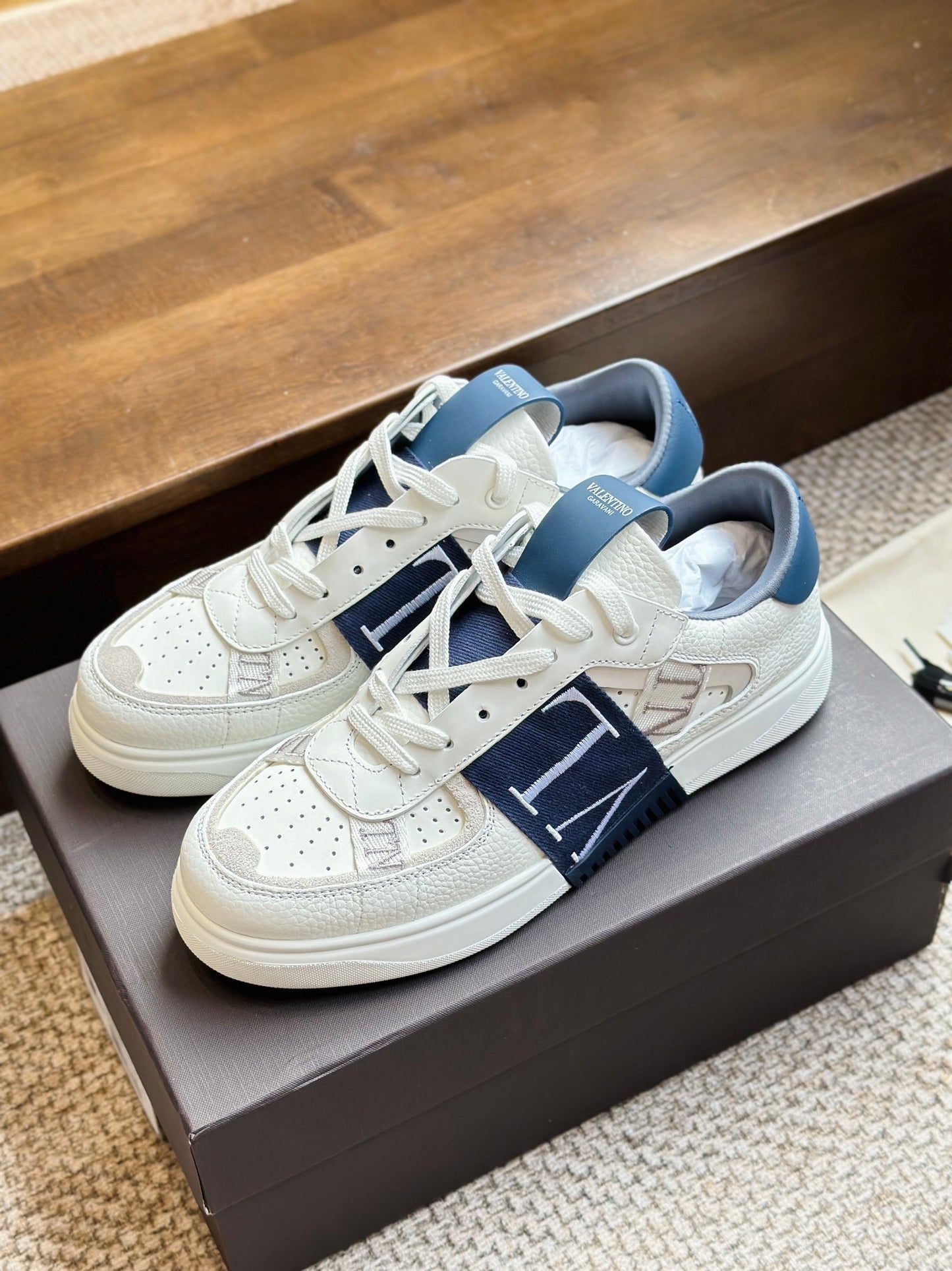 VL7N Sneakers aus Leder Weiß/Blau
