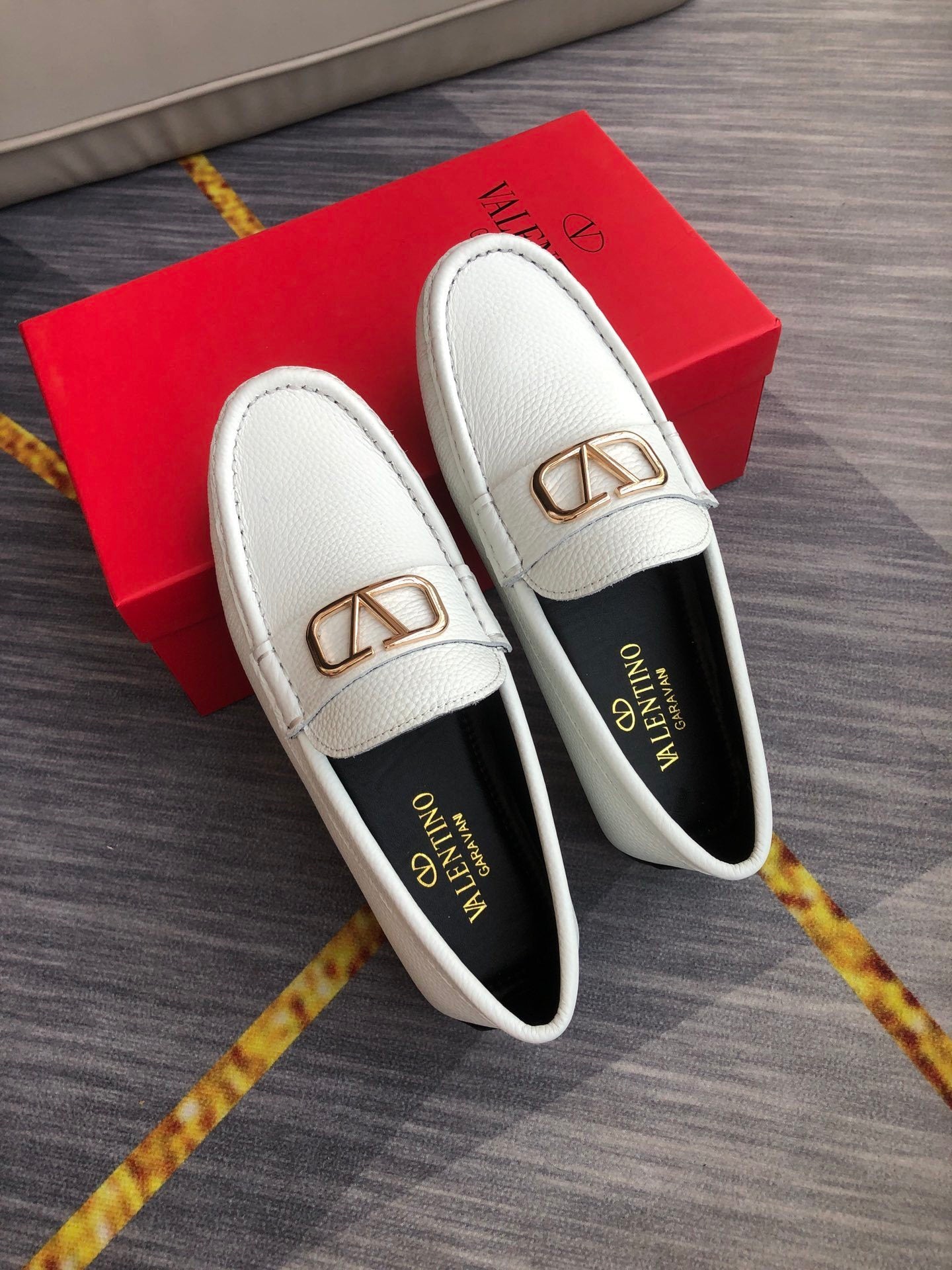 VLogo Signature Driving Shoes in white leather