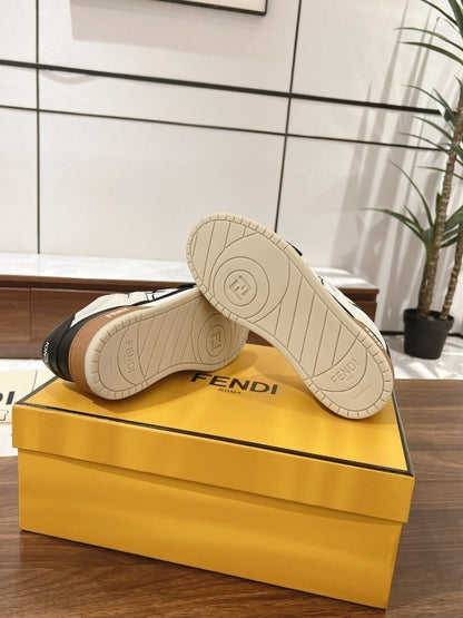 Match Sneakers Low aus schwarzem/weißem Leder