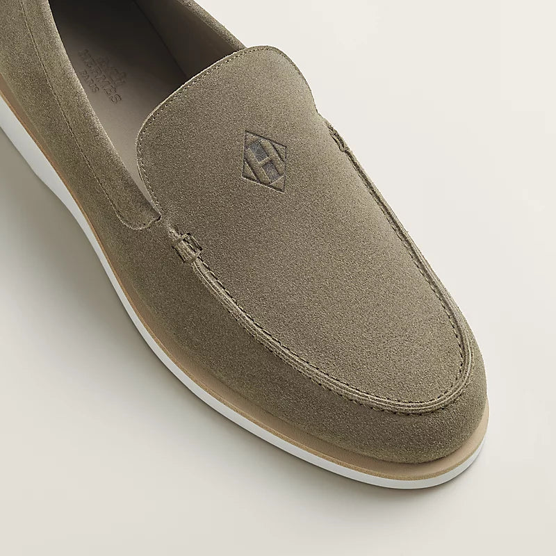 Low loafer in suede étoupe