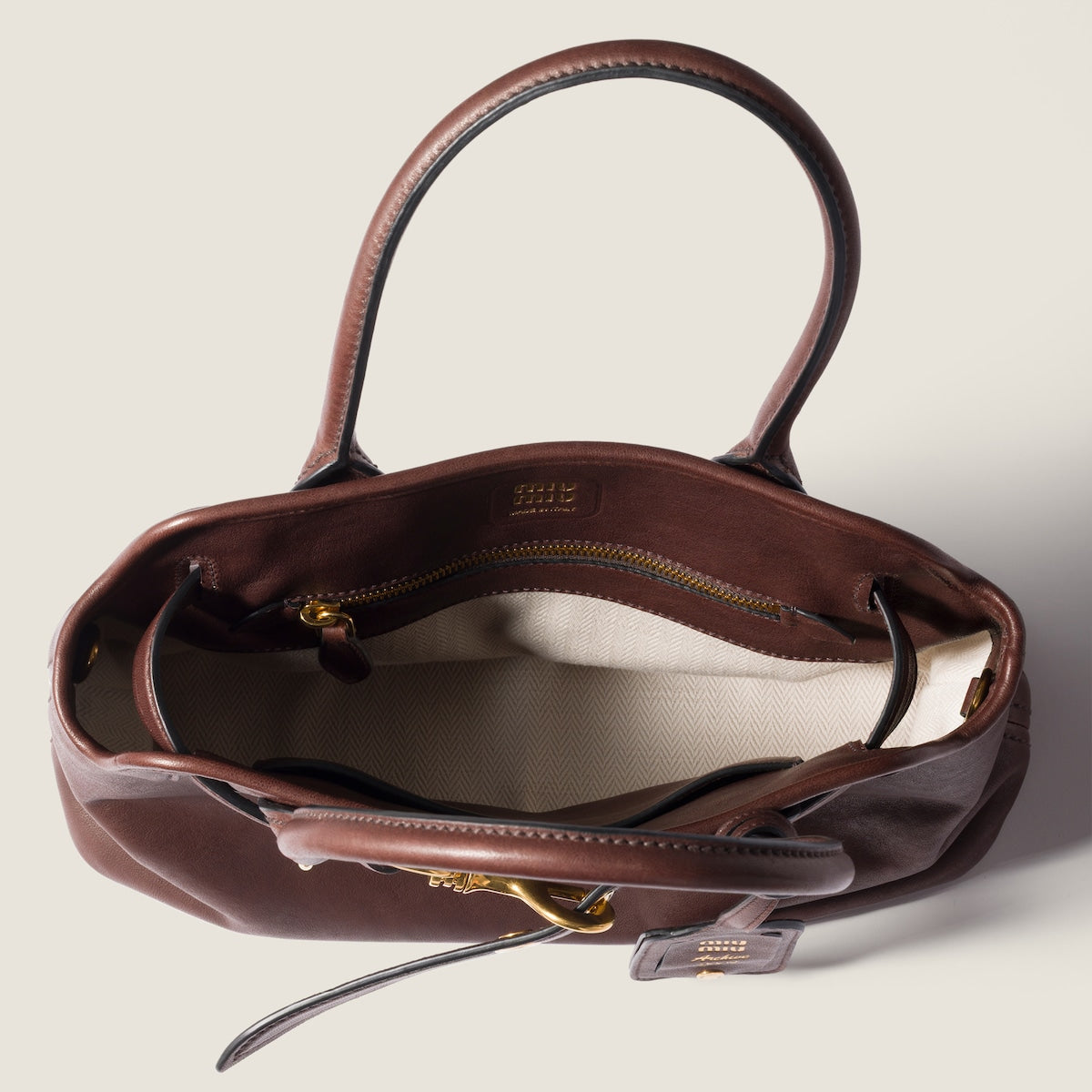 Aventure medium bag made of nappa leather with a burl wood look