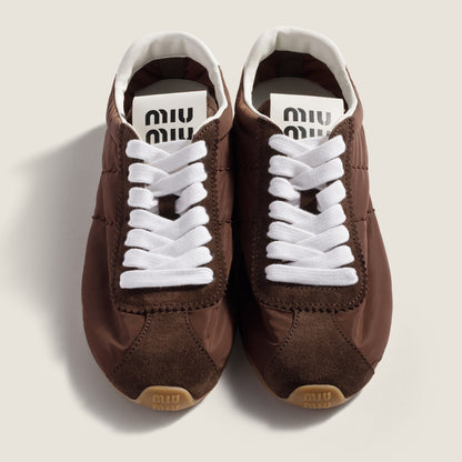 Sneakers Plume aus technischem Stoff und Wildleder in Burnt