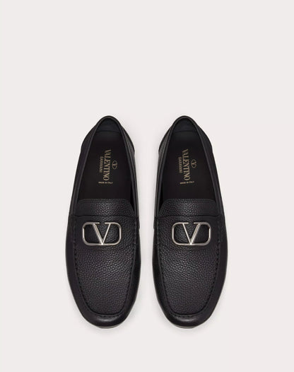 Driver Loafer VLogo Signature aus genarbtem Kalbsleder Schwarz