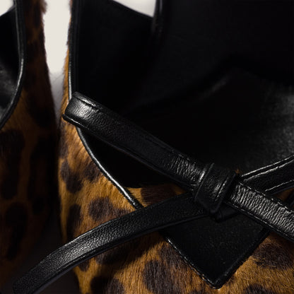 Slingback-Pumps aus geprägtem Leder mit Schleife in Honig