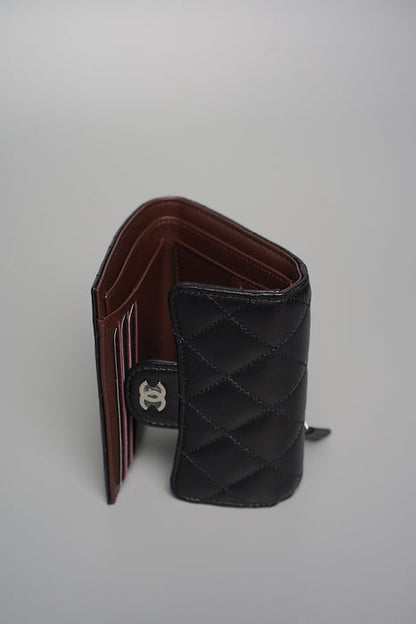 Klassischer gesteppter Kartenhalter aus schwarzem Leder CC