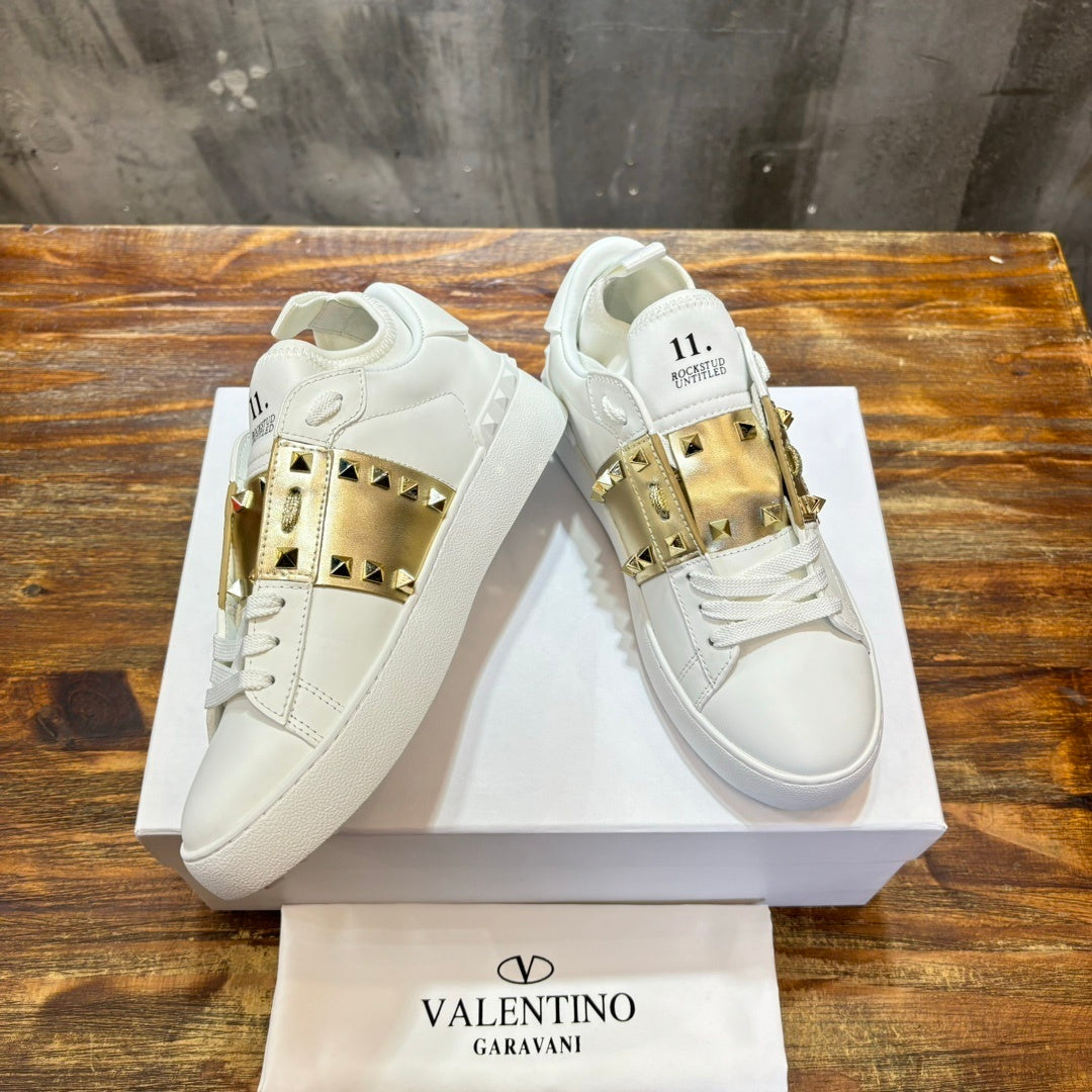 VLTN Rockstud Open Sneaker aus Leder Weiß/Gold