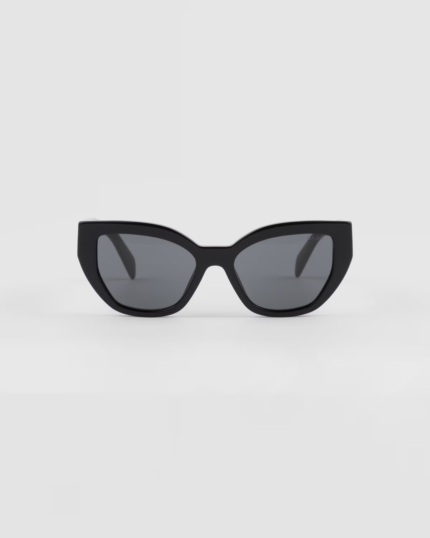 Cat-eye sunglasses with black logo