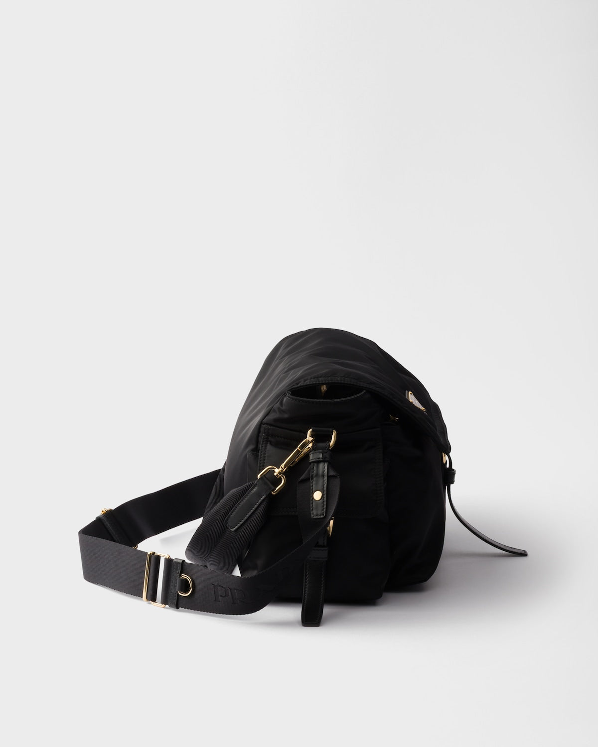 Explore Large Tasche aus Re-Nylon mit Überschlag